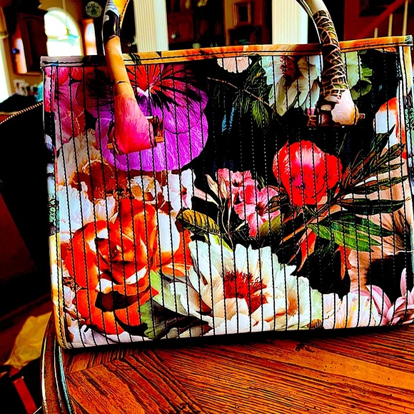 NWT StunningTED BAKER London Floral&BlackVerne Handbag.GORGEOUS.BeautyToDressing - Picture 2 of 7